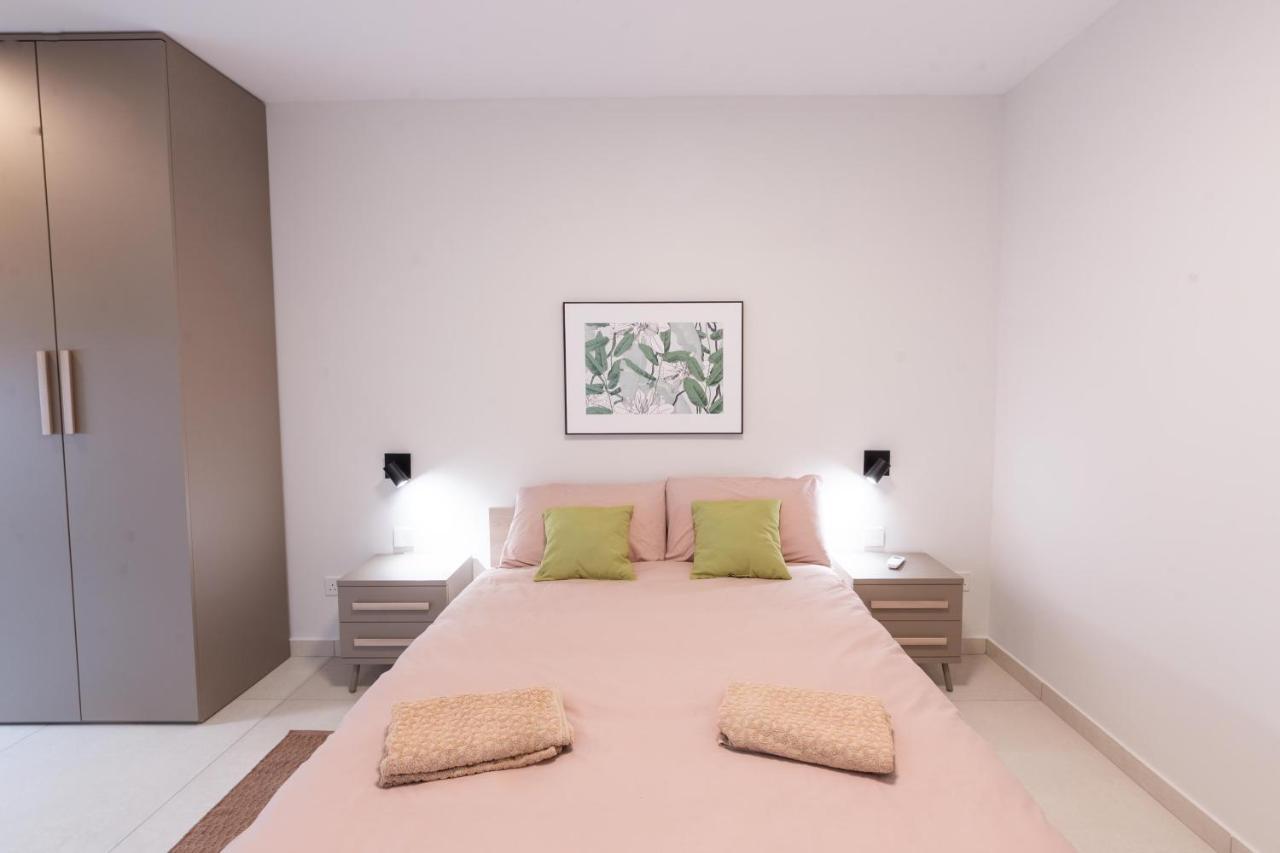 Seafront Luxury Apartment เซนต์พอลส์เบย์ ภายนอก รูปภาพ